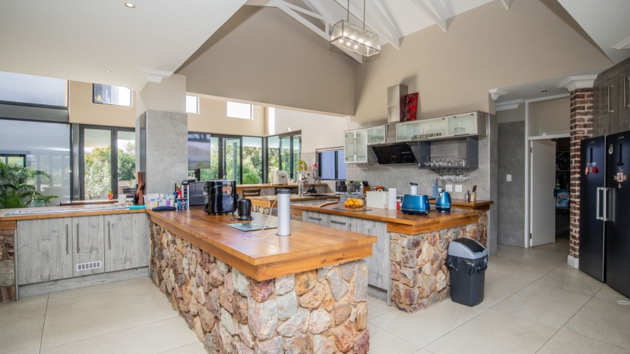 5 Bedroom Property for Sale in The Coves North West